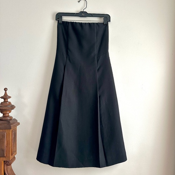 COS • Pleated‎ Strapless Dress in Black - Picture 1 of 9